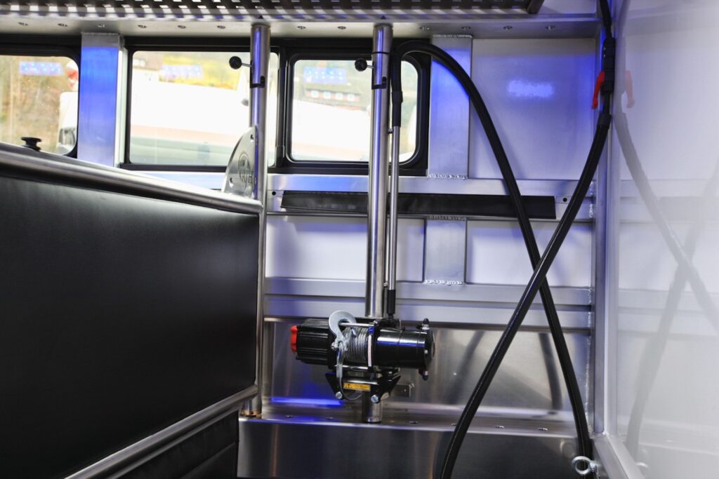 Mercedes-Benz Actros 2545 RJH Exclusive H6 Pferdetransporter im Vorlauf