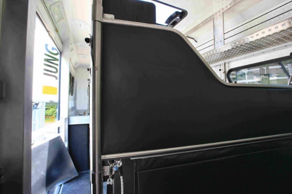 Mercedes-Benz Actros 2545 RJH Exclusive H6 Pferdetransporter im Vorlauf