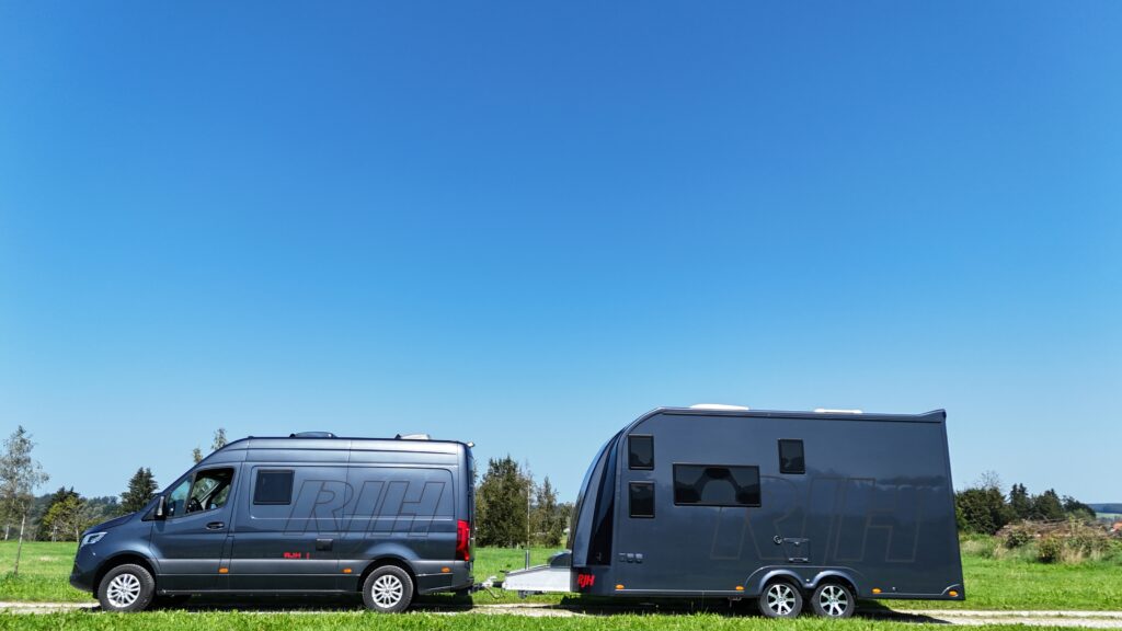 RJH Anhänger LUXUSWOHNWAGEN 3,5 Heckgarage Vollausstattung NEU