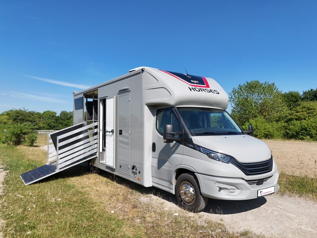 RJH Sport Pro H3 Pferdetransporter für bis zu 3 Pferde mit Wohnkabine - Gebrauchtfahrzeug
