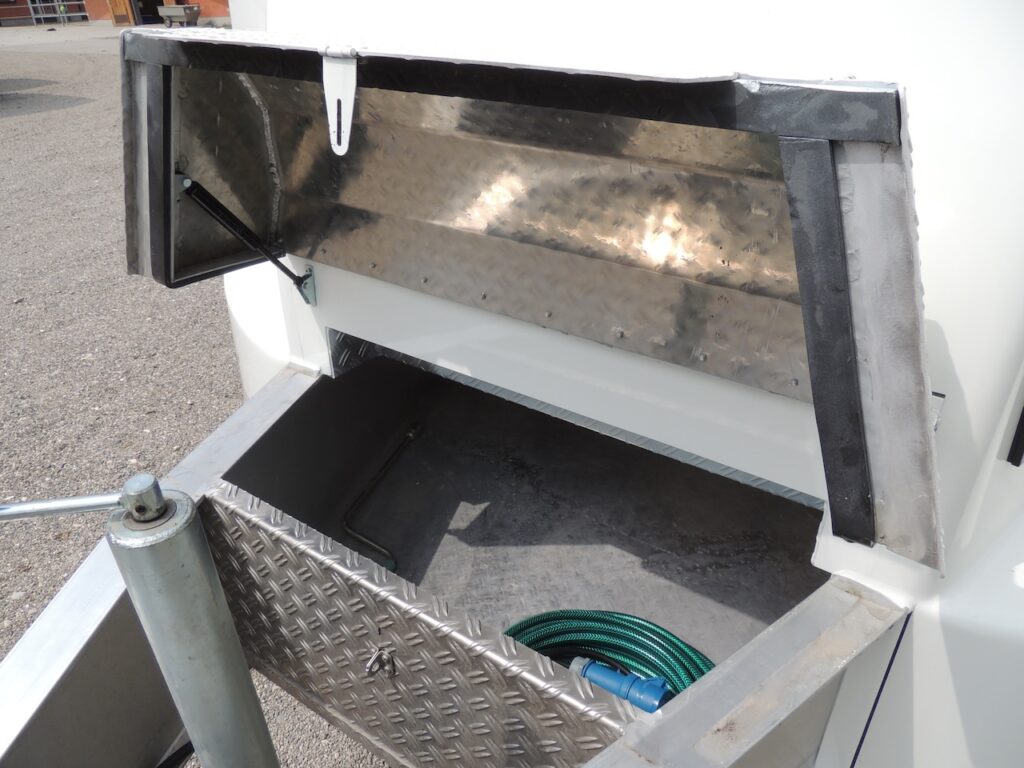 RJH TRAILER 600 Pferdeanhänger 2 Horses grosse Wohnkabine mit Dusche