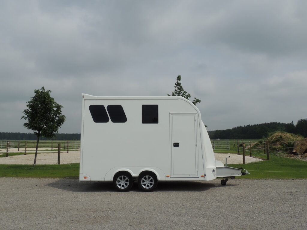 RJH TRAILER 600 Pferdeanhänger 2 Horses grosse Wohnkabine mit Dusche