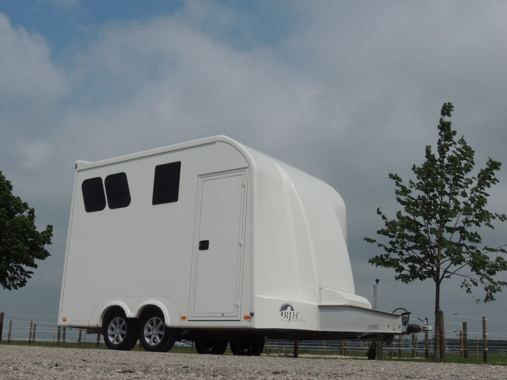 RJH TRAILER 600 Pferdeanhänger 2 Horses grosse Wohnkabine mit Dusche