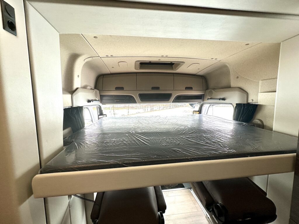 Mercedes-Benz Actros 2545 RJH Exclusive H6 Pferdetransporter im Vorlauf