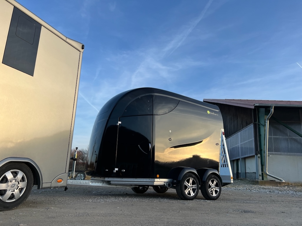 Bücker Careliner L 2-Pferdeanhänger