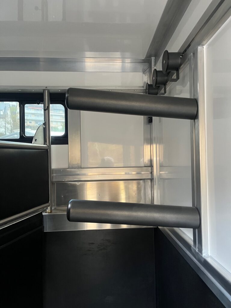 RJH Sport Pro H3 Pferdetransporter für bis zu 3 Pferde mit Wohnkabine - Gebrauchtfahrzeug