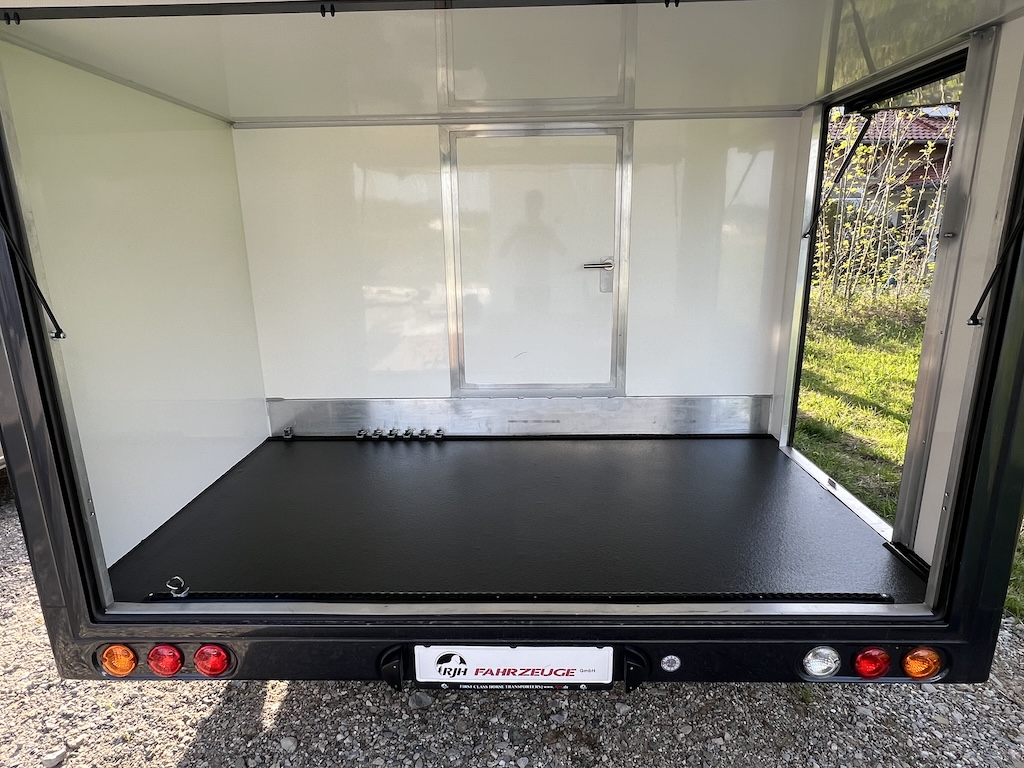 RJH Anhänger LUXUSWOHNWAGEN 3,5 Heckgarage Vollausstattung NEU
