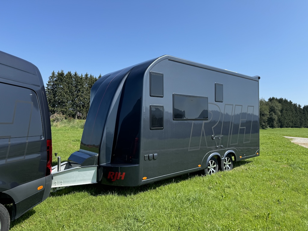 RJH Anhänger LUXUSWOHNWAGEN 3,5 Heckgarage Vollausstattung NEU