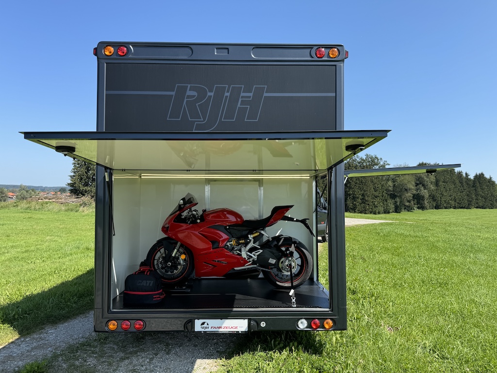 RJH Anhänger LUXUSWOHNWAGEN 3,5 Heckgarage Vollausstattung NEU