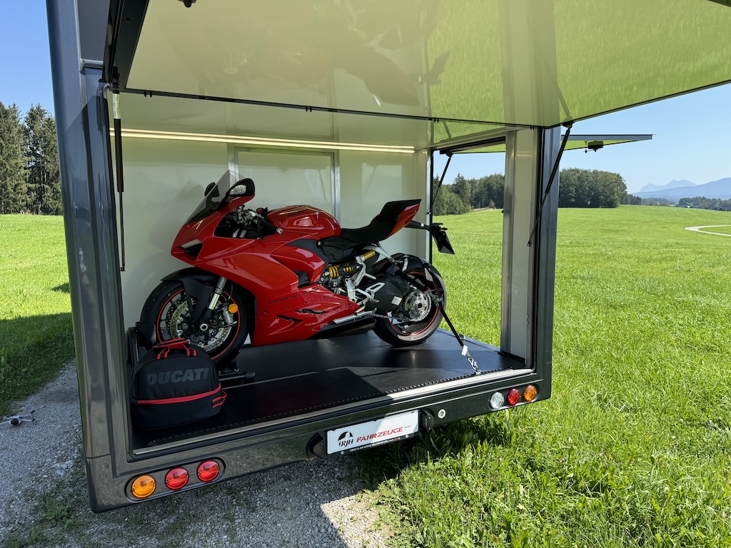 RJH Anhänger LUXUSWOHNWAGEN 3,5 Heckgarage Vollausstattung NEU