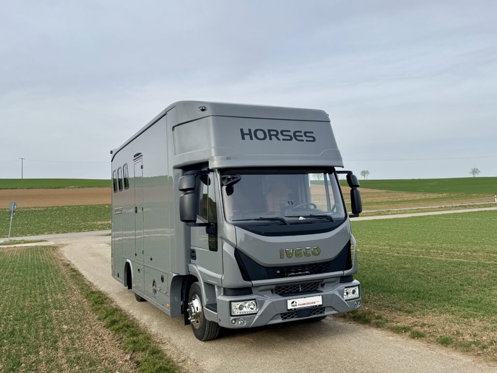 RJH Ecoline H3 IVECO 80E Pferdetransporter