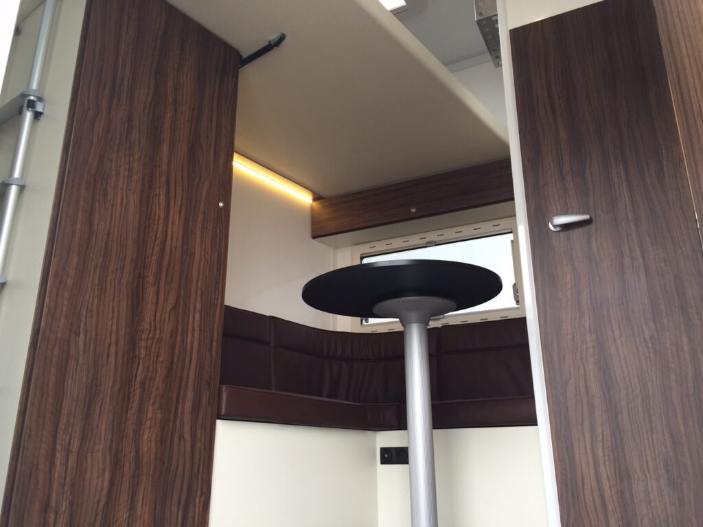 RJH TRAILER 600 Pferdeanhänger 2 Horses grosse Wohnkabine mit Dusche