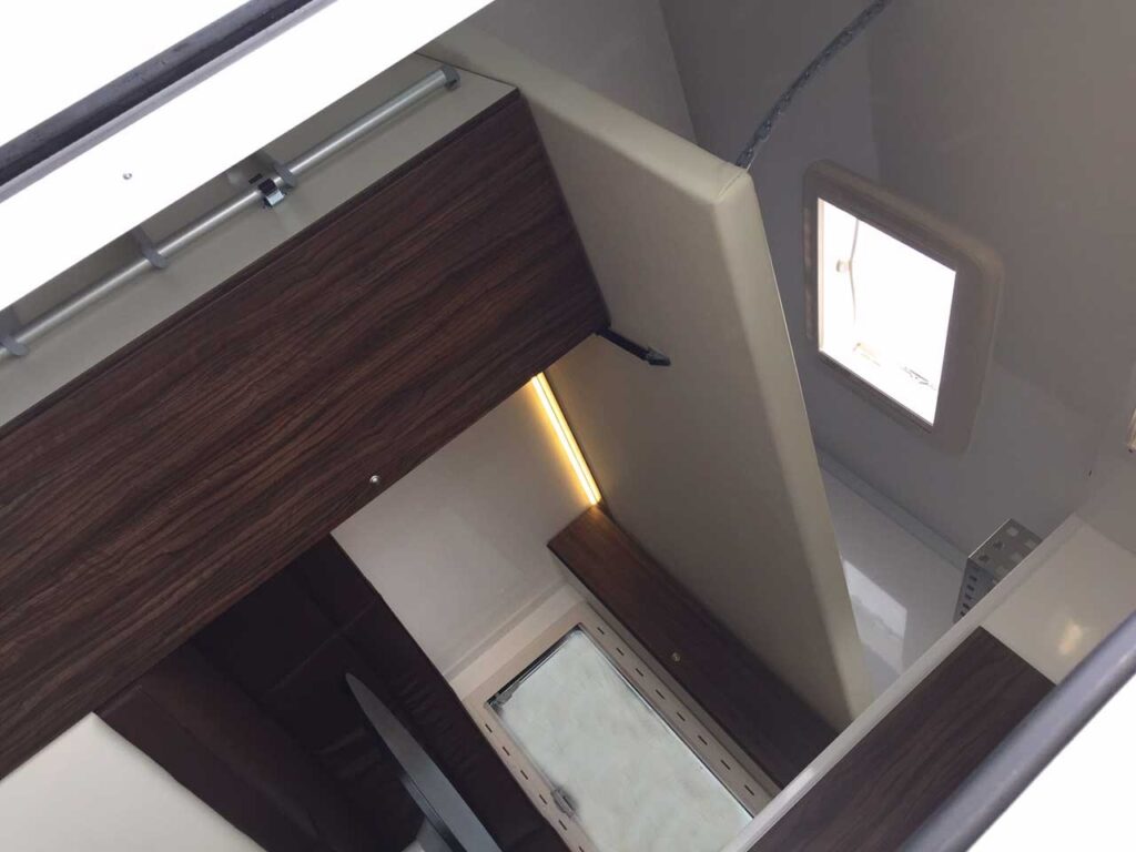 RJH TRAILER 600 Pferdeanhänger 2 Horses grosse Wohnkabine mit Dusche