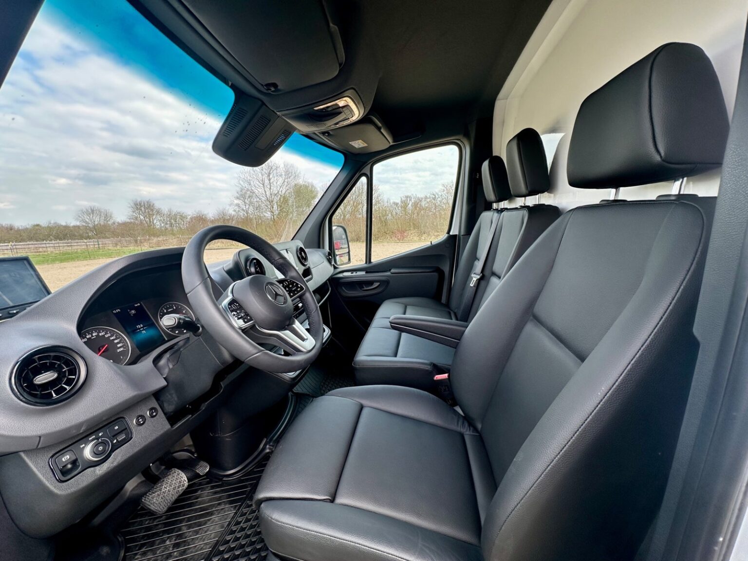 RJH Sport Mercedes Benz 2-Pferdetransporter Fahrerabteil