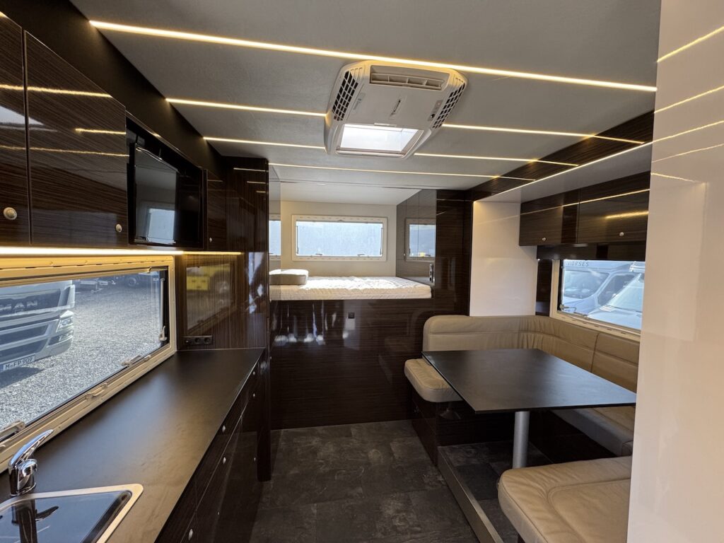 RJH 675 Wohnanhänger mit Slide-Out - absolutes Einzelstück