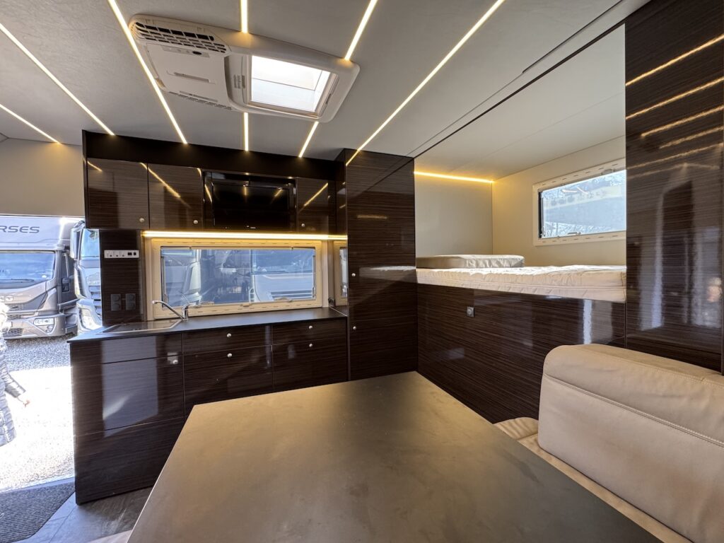 RJH 675 Wohnanhänger mit Slide-Out - absolutes Einzelstück