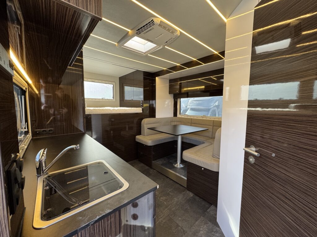 RJH 675 Wohnanhänger mit Slide-Out - absolutes Einzelstück