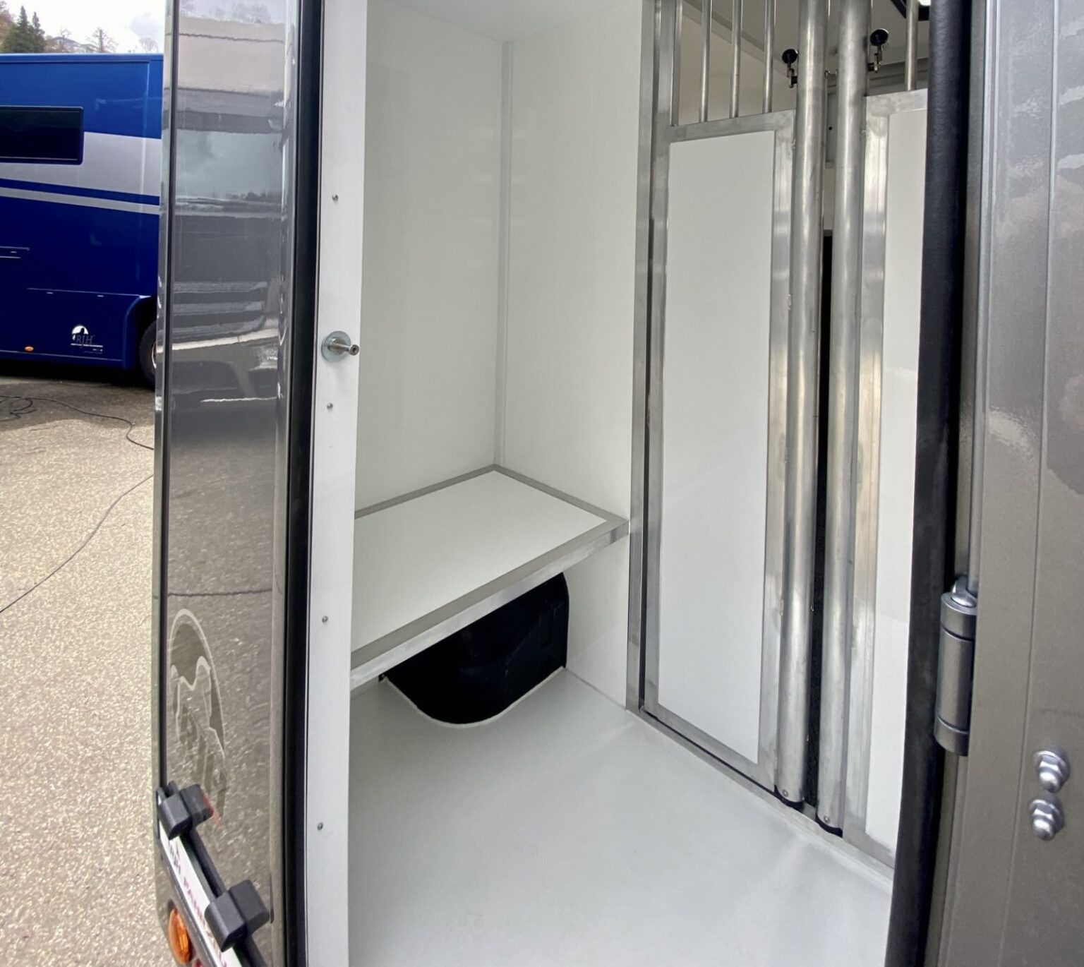 RJH Sport Renault 2-Pferdetransporter Sattelkammer