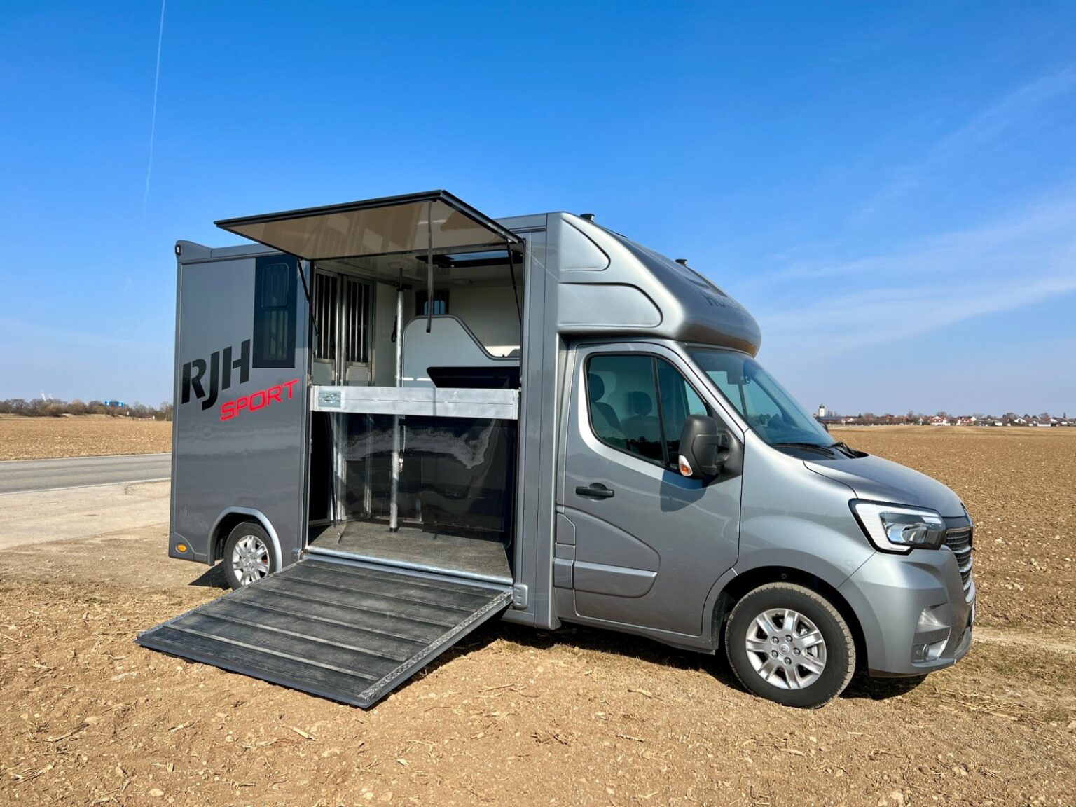 RJH Sport Renault 2-Pferdetransporter