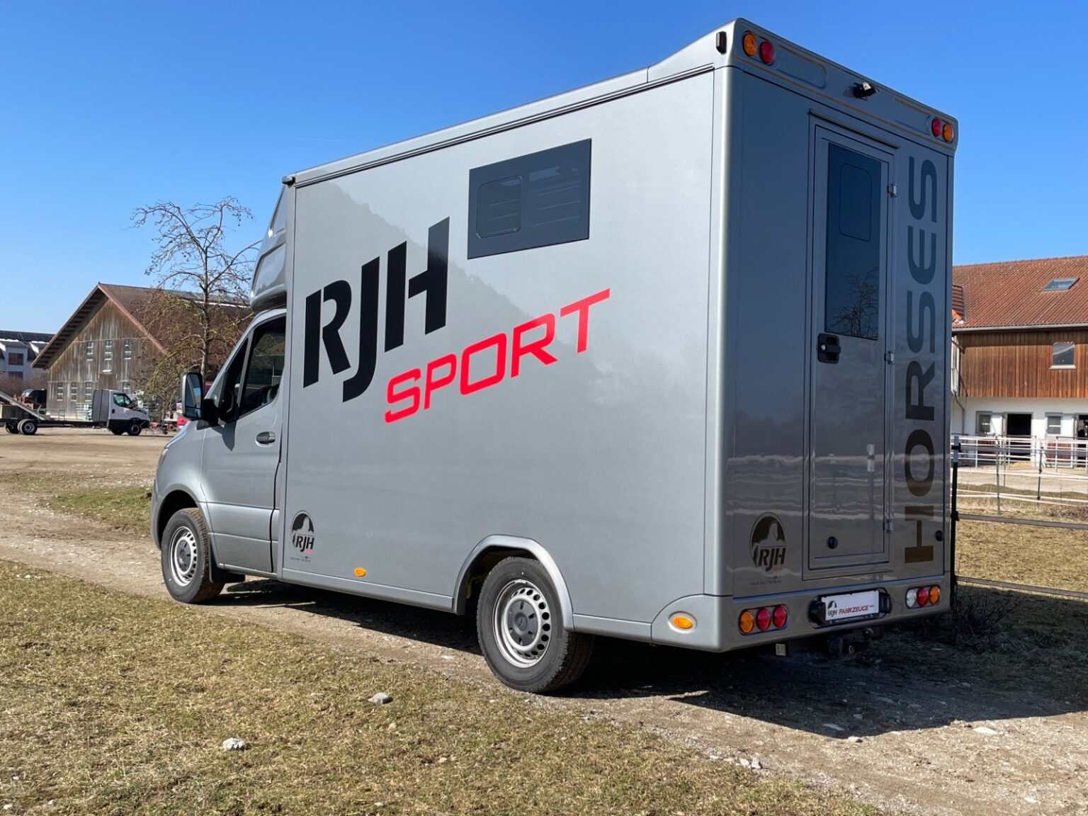 RJH Sport Mercedes Benz 2-Pferdetransporter
