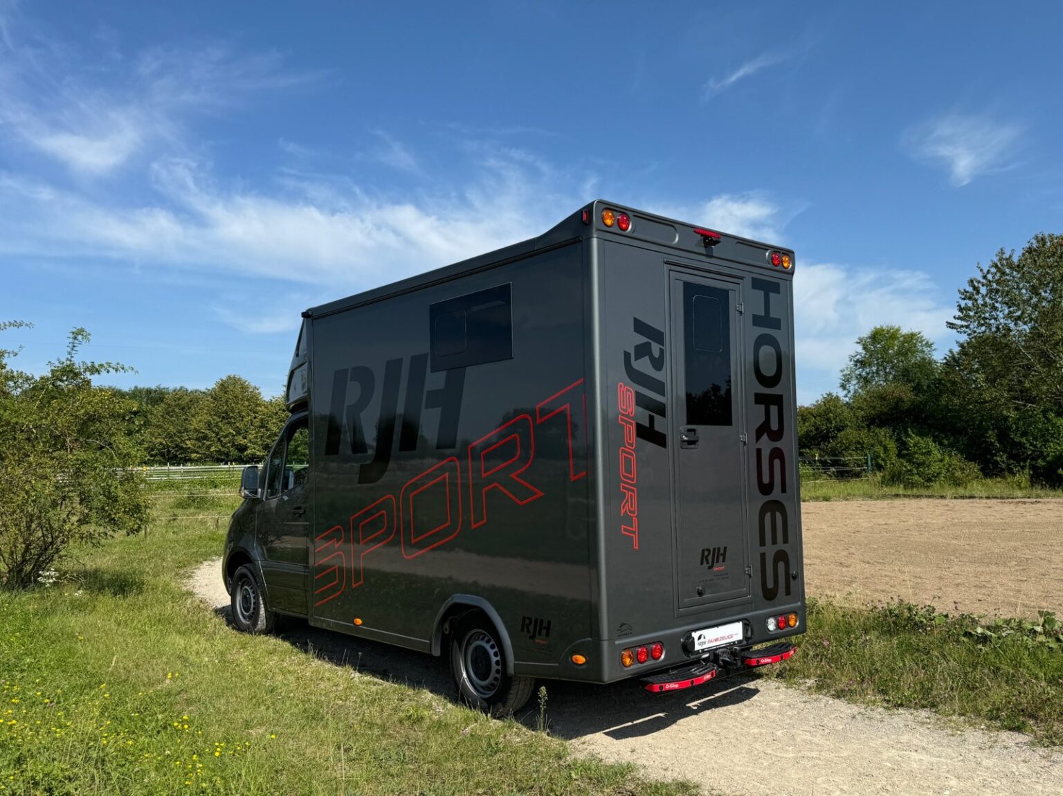 RJH Sport Mercedes Benz 2-Pferdetransporter