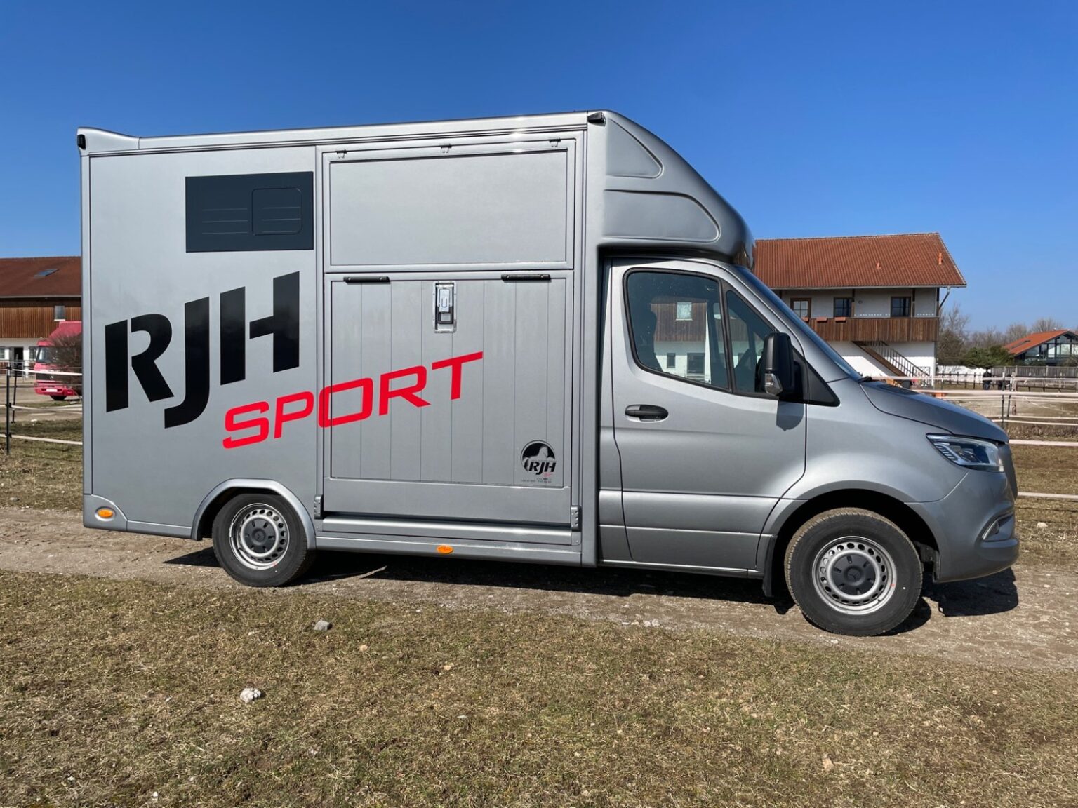 RJH Sport Mercedes Benz 2-Pferdetransporter