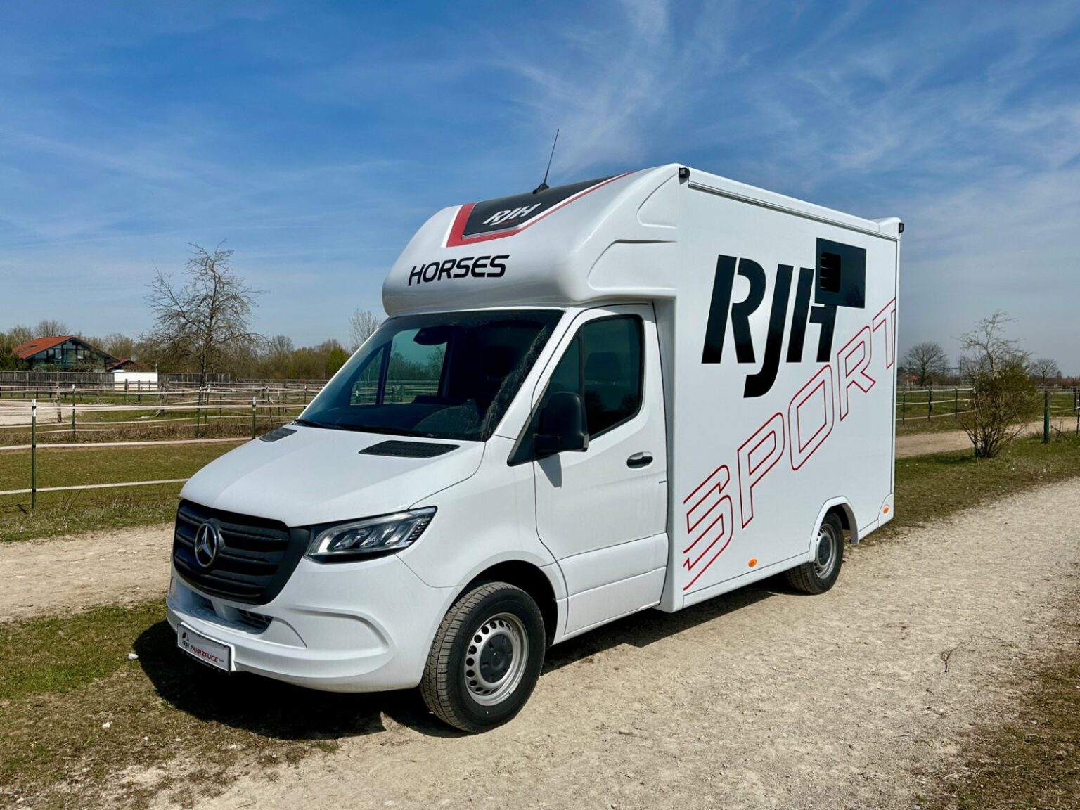 RJH Sport Mercedes Benz 2-Pferdetransporter