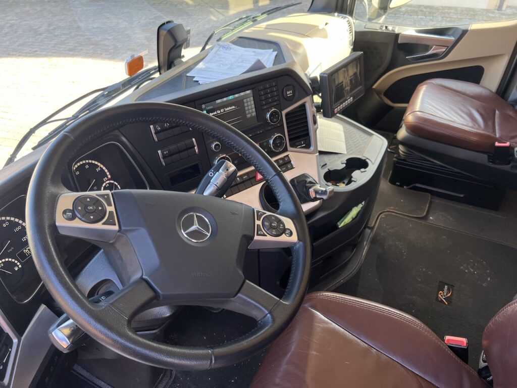 Mercedes-Benz Actros Roelofsen Pferdetransporter Doppel POP-OUT