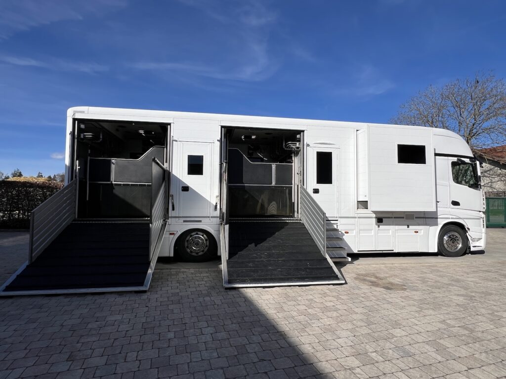 Mercedes-Benz Actros Roelofsen Pferdetransporter Doppel POP-OUT
