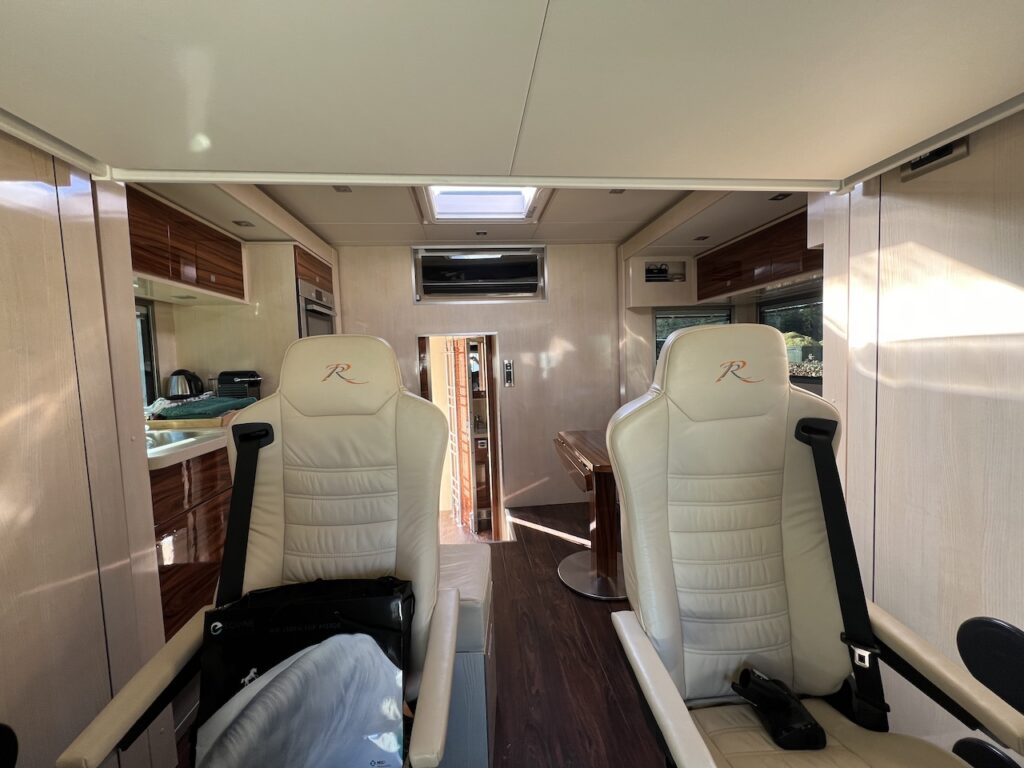 Mercedes-Benz Actros Roelofsen Pferdetransporter Doppel POP-OUT