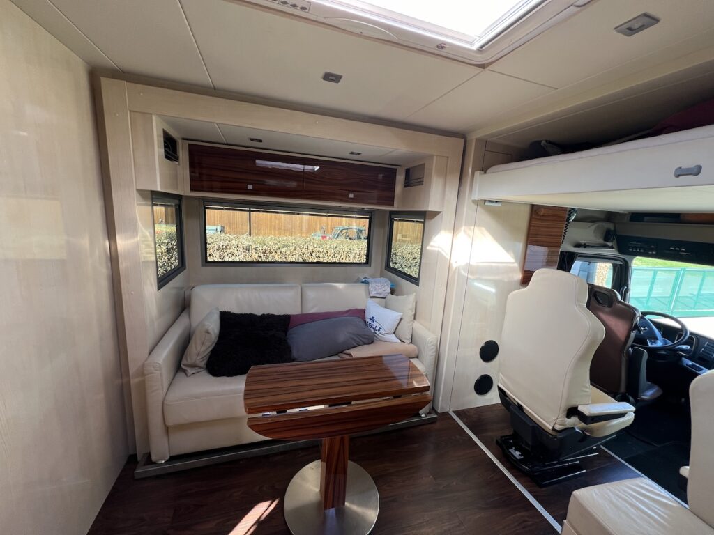 Mercedes-Benz Actros Roelofsen Pferdetransporter Doppel POP-OUT