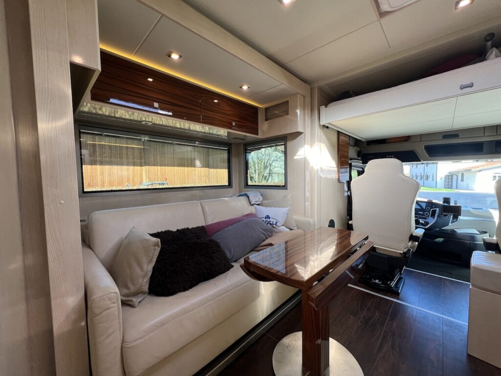 Mercedes-Benz Actros Roelofsen Pferdetransporter Doppel POP-OUT