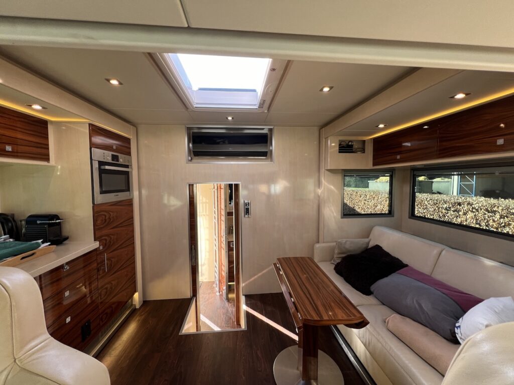 Mercedes-Benz Actros Roelofsen Pferdetransporter Doppel POP-OUT