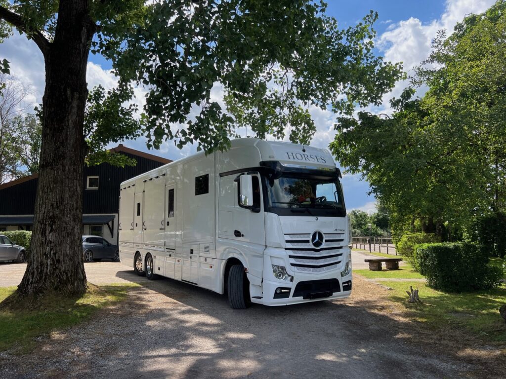 Mercedes-Benz Actros Roelofsen Pferdetransporter Doppel POP-OUT