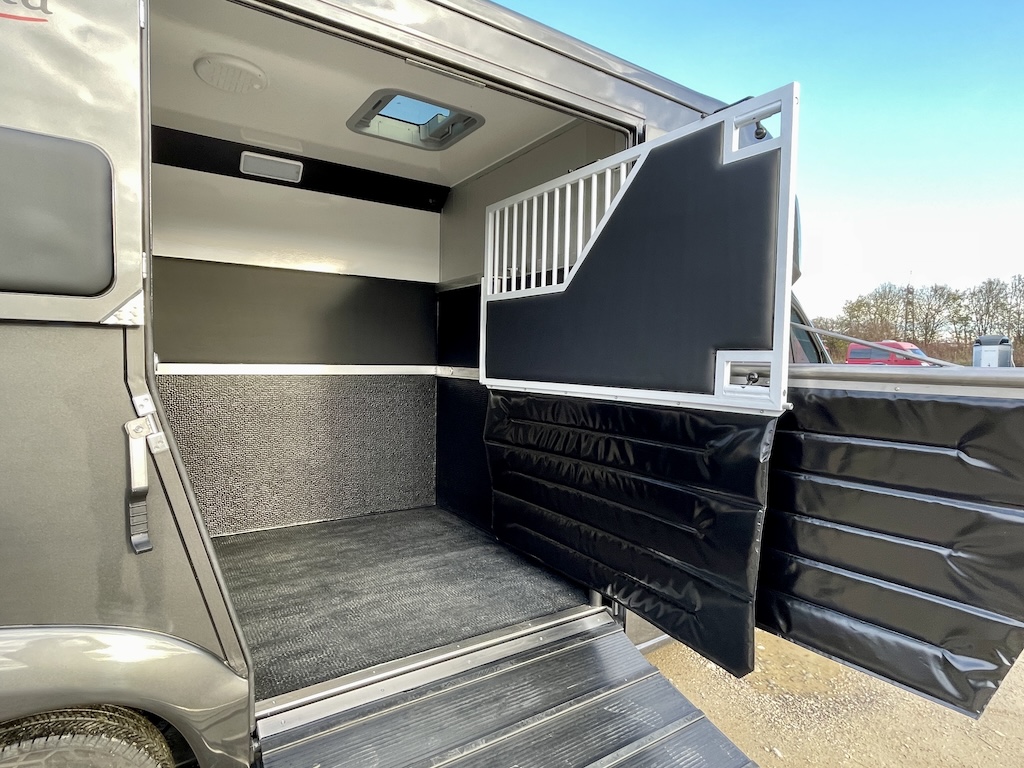 Renault EQUITA 2-Pferdetransporter 5-Sitzer LKW - auf Bestellung