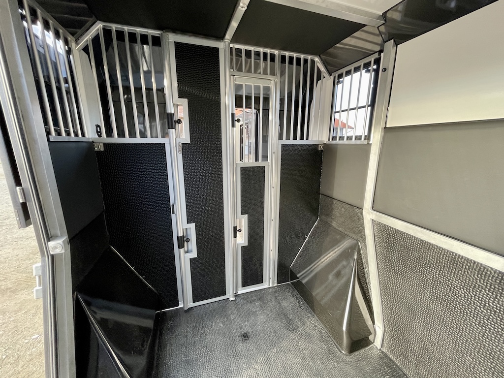 Renault EQUITA 2-Pferdetransporter 5-Sitzer LKW - auf Bestellung