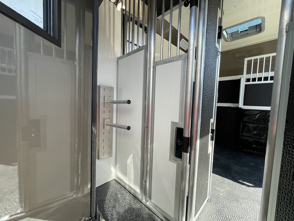 Renault EQUITA 2-Pferdetransporter 5-Sitzer LKW - auf Bestellung