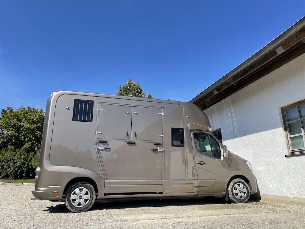 Renault EQUITA 2-Pferdetransporter 5-Sitzer LKW - auf Bestellung