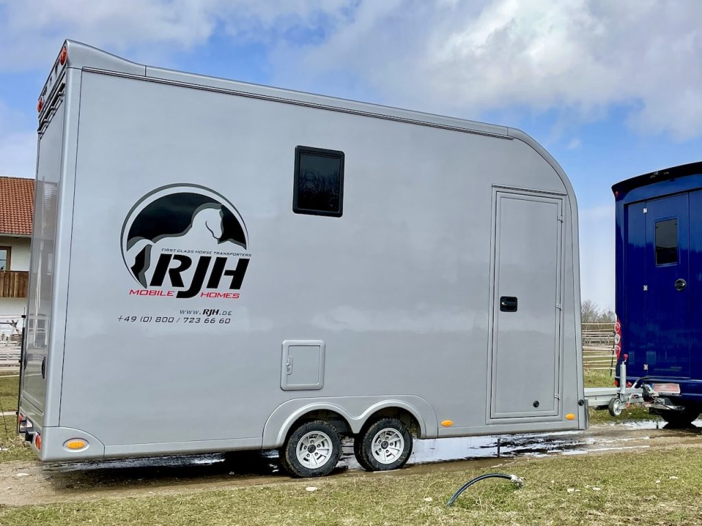 RJH Wohnanhänger mit großer Heckgarage WC Dusche Wohnwagen - Vorführer
