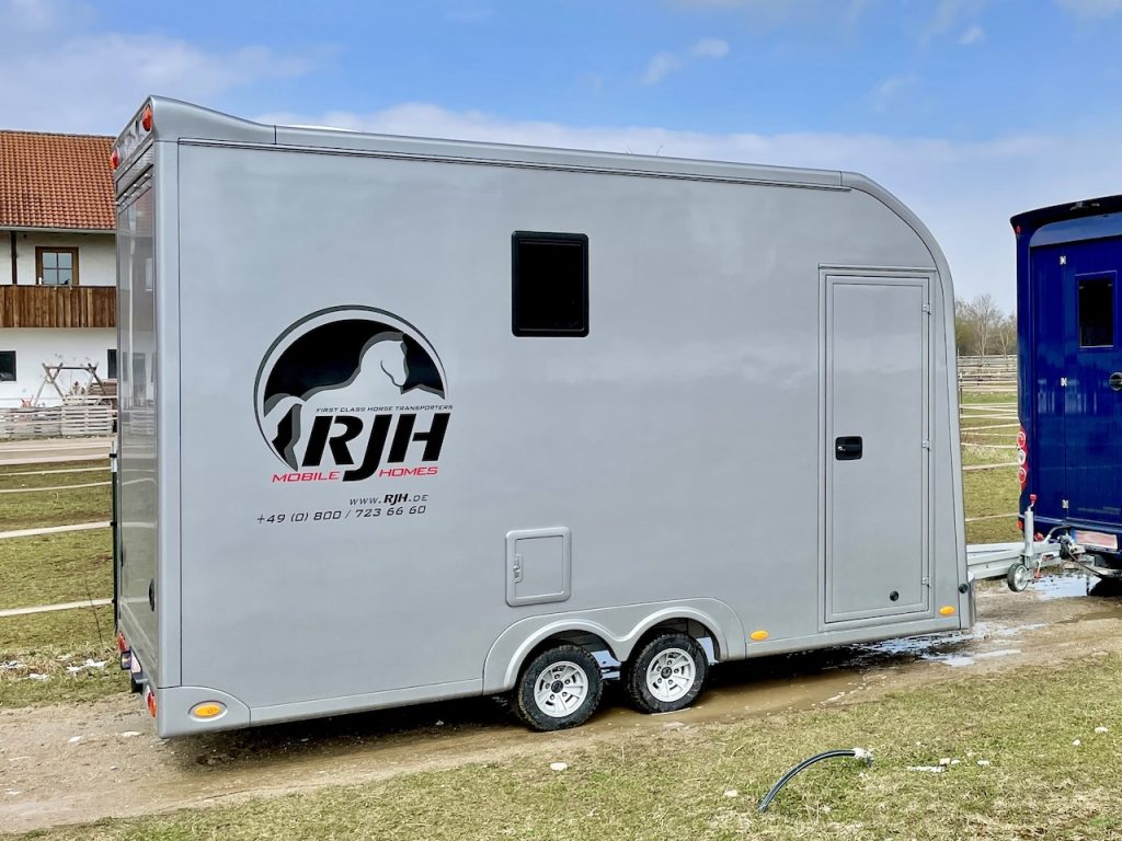 RJH Wohnanhänger mit großer Heckgarage WC Dusche Wohnwagen - Vorführer