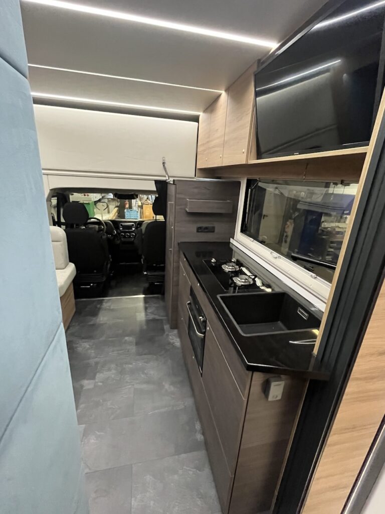 RJH "Ambition Style" Reisemobil mit Slide-Out und großer Heckgarage