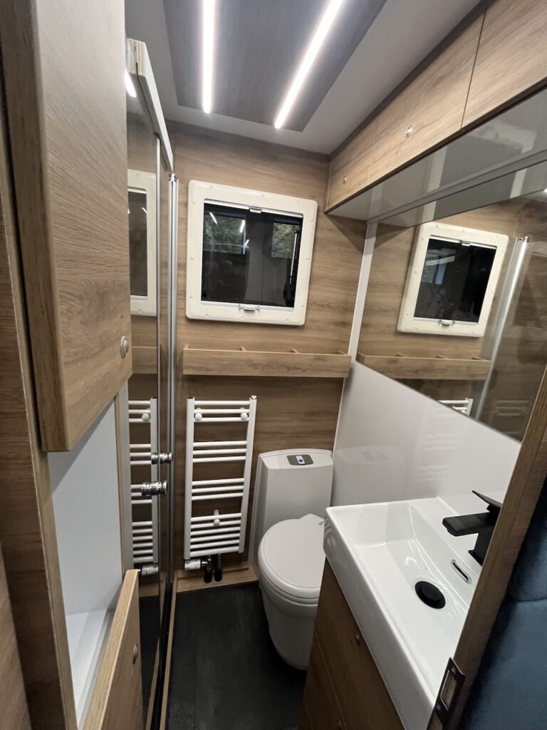 RJH "Ambition Style" Reisemobil mit Slide-Out und großer Heckgarage