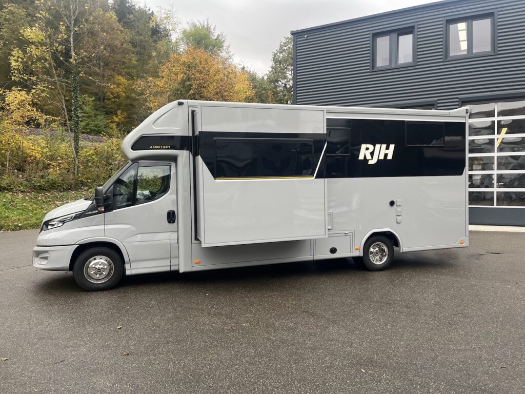 RJH "Ambition Style" Reisemobil mit Slide-Out und großer Heckgarage
