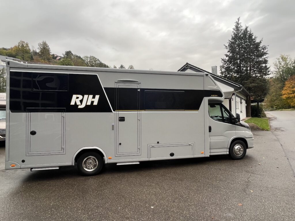 RJH "Ambition Style" Reisemobil mit Slide-Out und großer Heckgarage