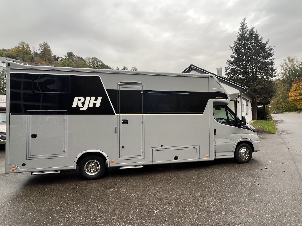 RJH 