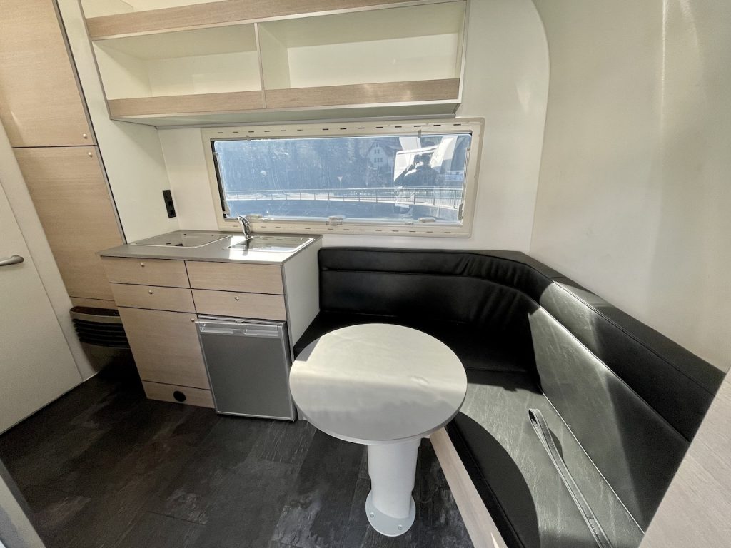 RJH Wohnanhänger mit großer Heckgarage WC Dusche Wohnwagen - Vorführer