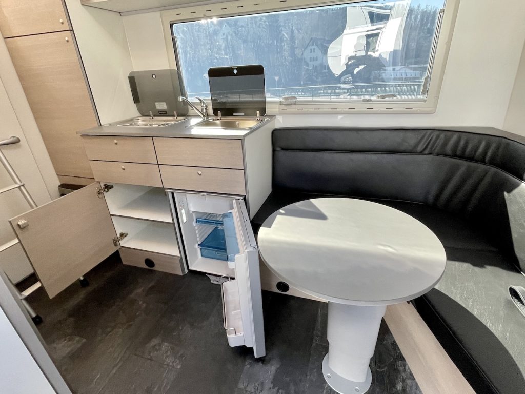 RJH Wohnanhänger mit großer Heckgarage WC Dusche Wohnwagen - Vorführer