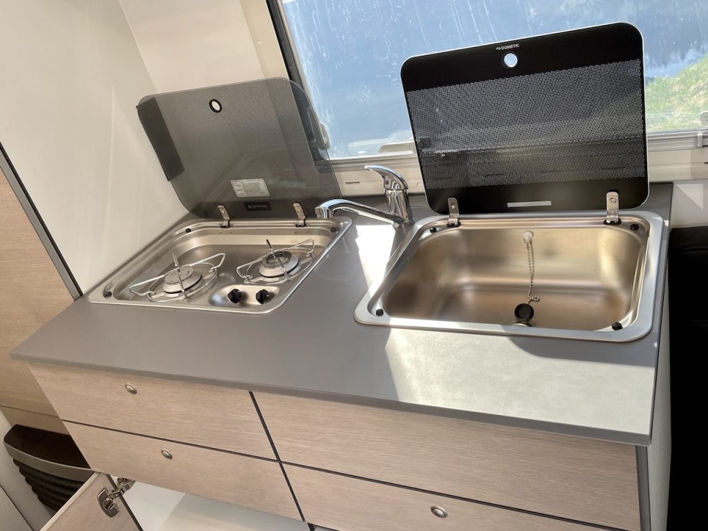 RJH Wohnanhänger mit großer Heckgarage WC Dusche Wohnwagen - Vorführer