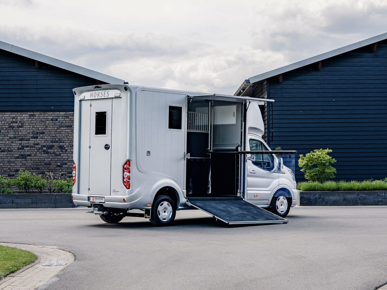 Ford Parados Sport mit offener Rampe