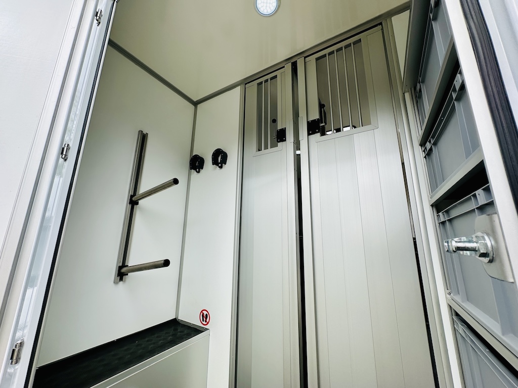 Renault Roelofsen Yorse 2-Pferdetransporter 3,5to. 165PS mautfrei hohe Zuladung LKW NEU